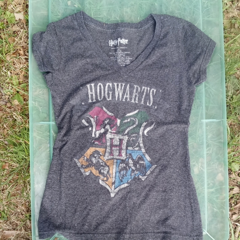 Hogwarts V-neck T-shirt